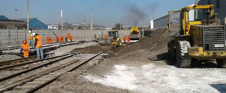Derrame del Ácido Sulfúrico sobre la infraestructura ferroviaria al interior del terreno del terminal de descarga de Terquim.